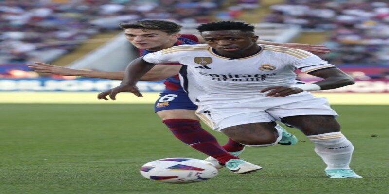 Vinícius Júnior trong vai trò ngòi nổ tấn công của Brazil